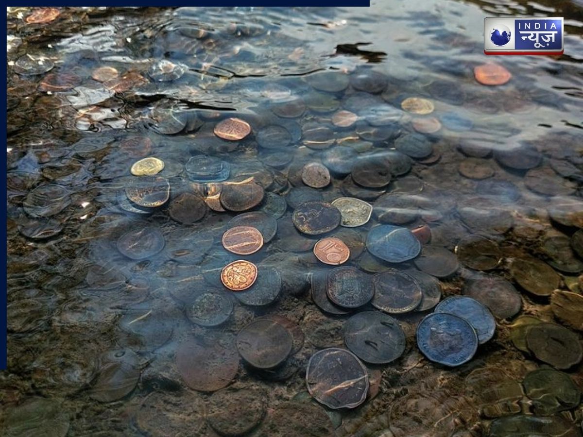 नदी में सिक्का डालते ही पूरी हो जाती है मन्नत? जानिए इस परंपरा के पीछे छिपा धार्मिक राज और चौंकाने वाला वैज्ञानिक सच