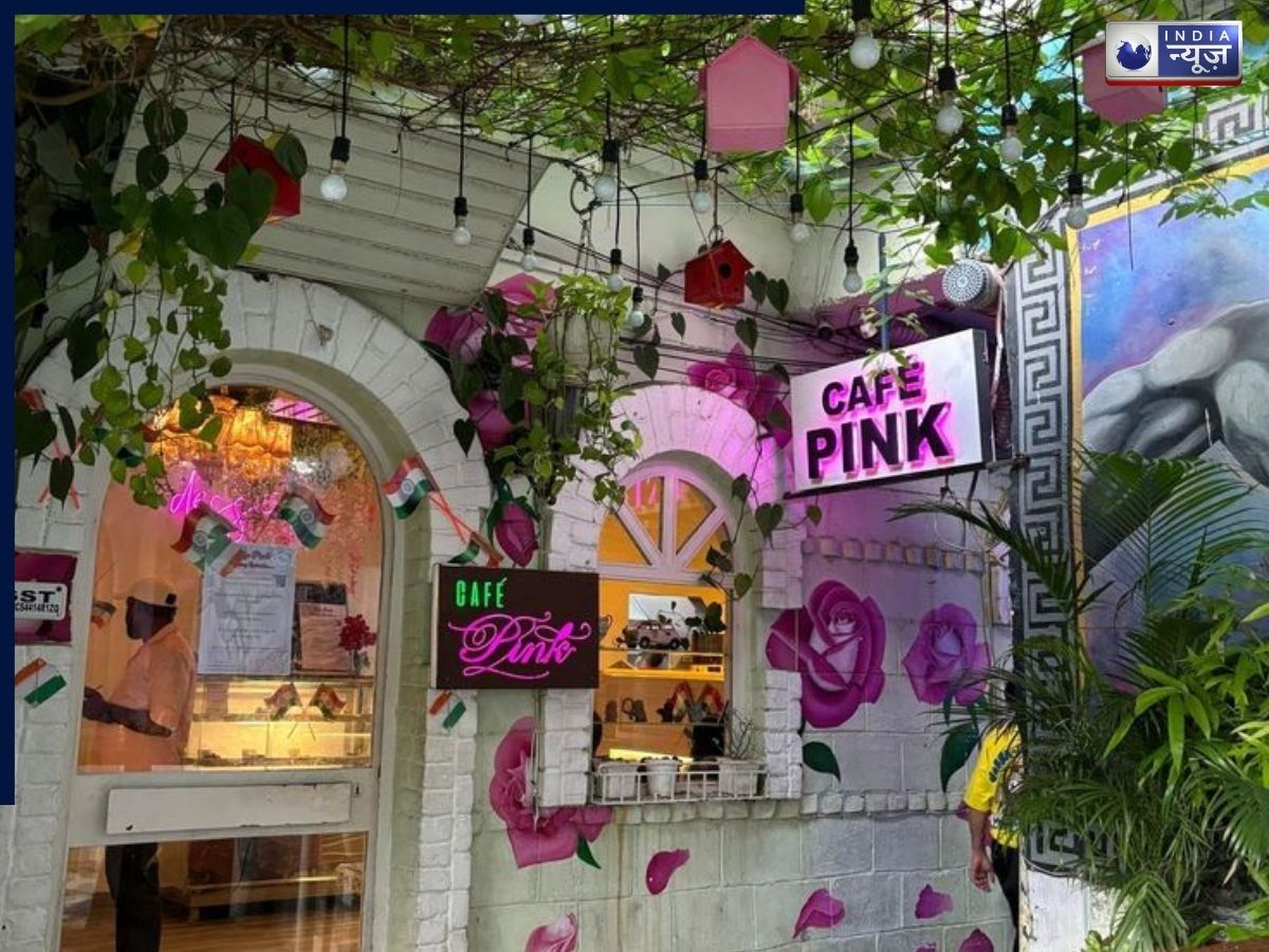 Floral Cafe Ambience in Hauz Khas Village - Photo Gallery