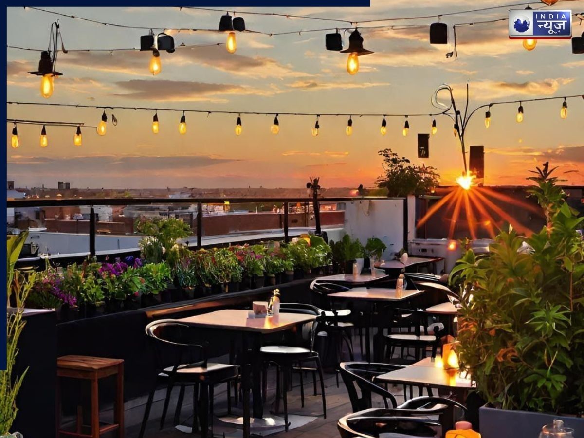 Rooftop Cafe Views in Connaught Place - Photo Gallery
