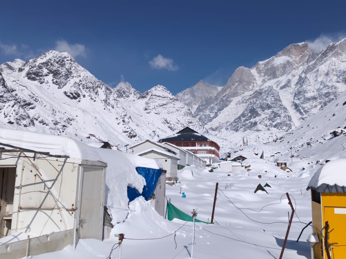 Heavy snowfall in Nag Tibba and Dhanaulti - Photo Gallery
