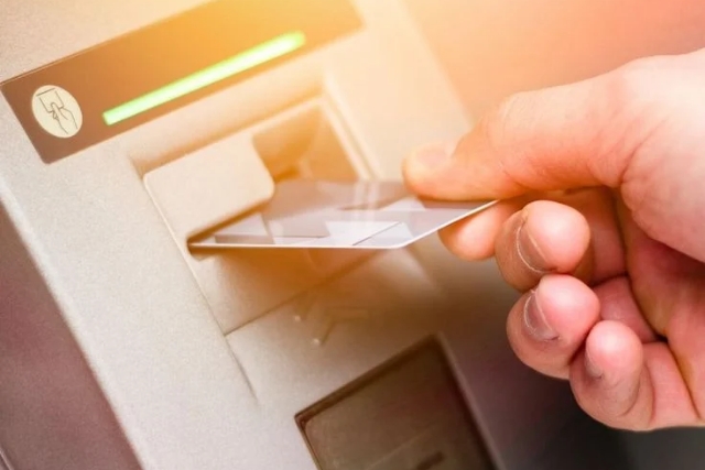 ATM से निकासी घटी, एक बार में मोटी रकम! इस राज्य ने किया टॉप - Photo Gallery