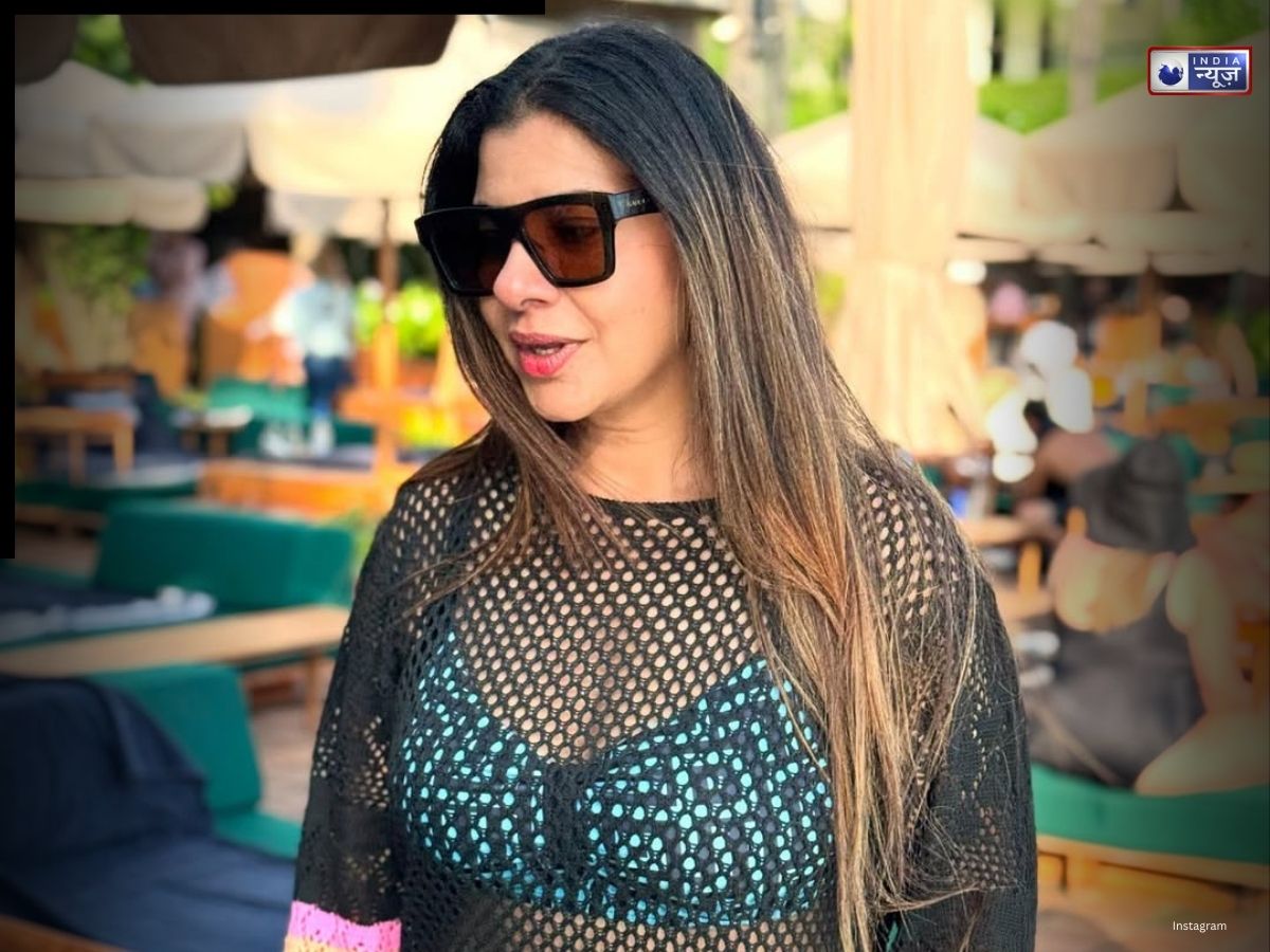 भोजपुरी सिनेमा की ‘बाहरी’ हसीनाएं: मोनालिसा से संभावना सेठ तक, यूपी-बिहार के बाहर से आकर पर्दे पर मचाया तहलका - Gallery Image