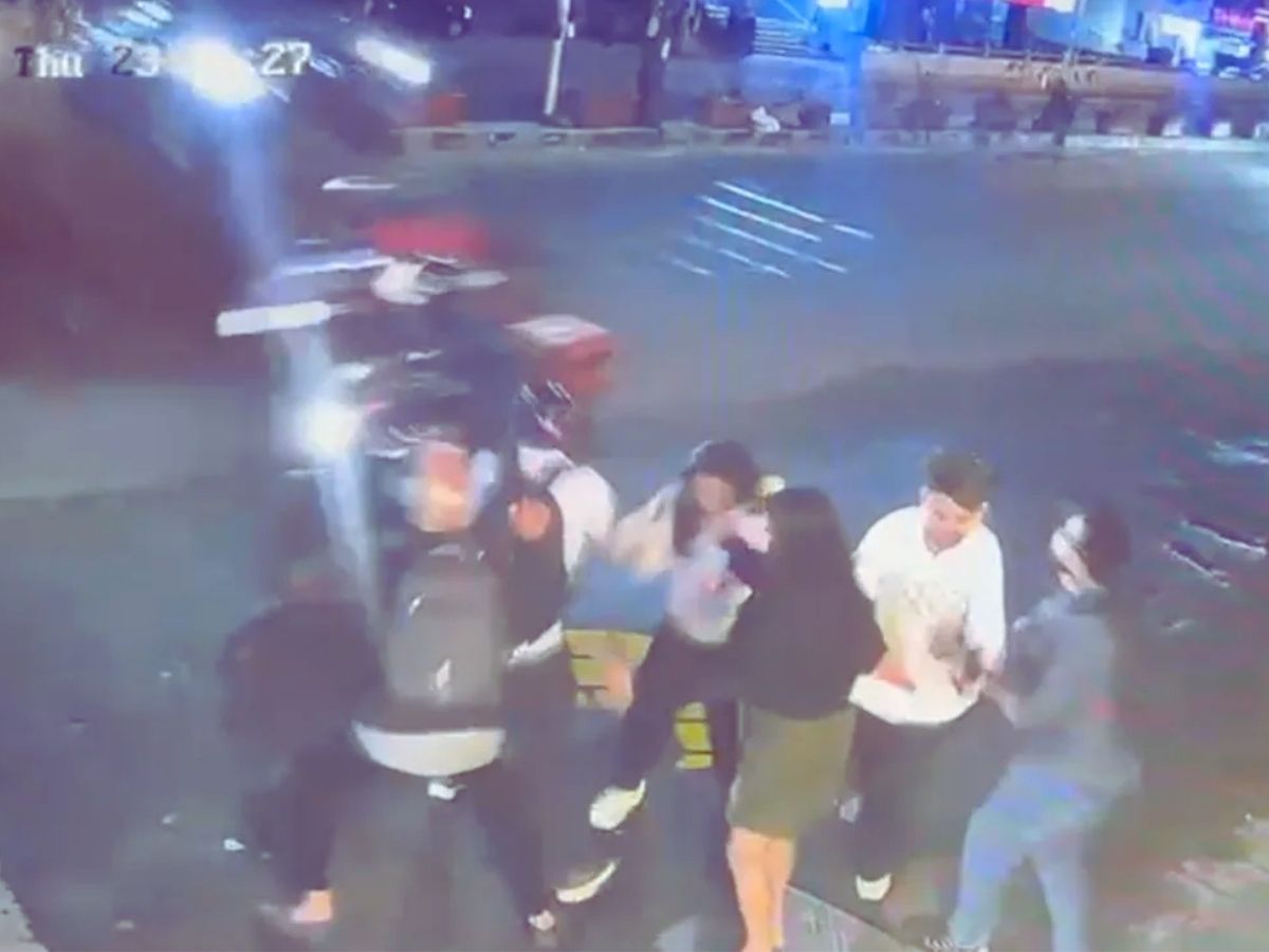 Bengaluru Car Accident Video: जब हलक में अटकी जान!, एक्सीडेंट ऐसा कि हवा में उछल गई कार, बाल-बाल बचे लोग