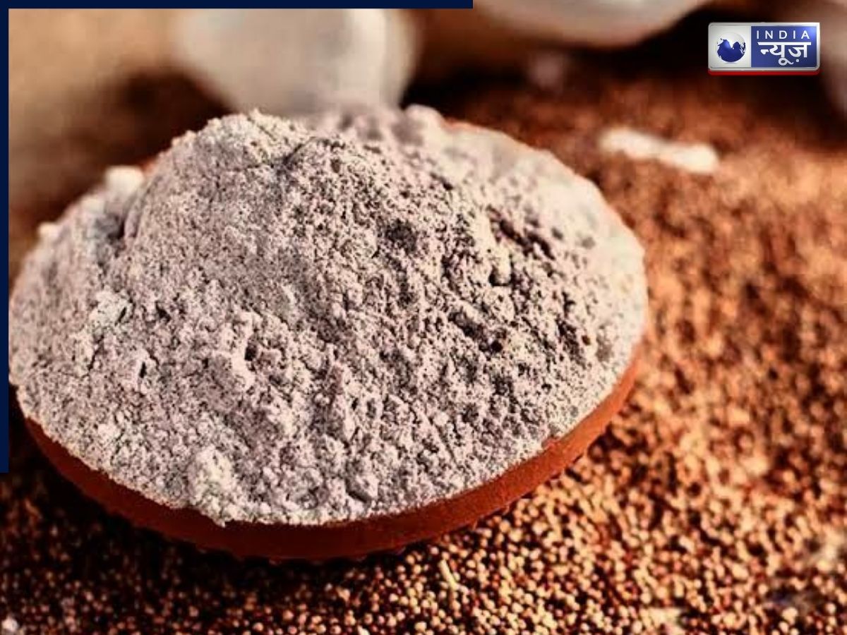 Ragi for Constipation: कब्ज से परेशान लोगों के लिए किसी औषधि से कम नहीं रागी, रात में खाने से सुबह पेट हो जाएगा बिल्कुल साफ