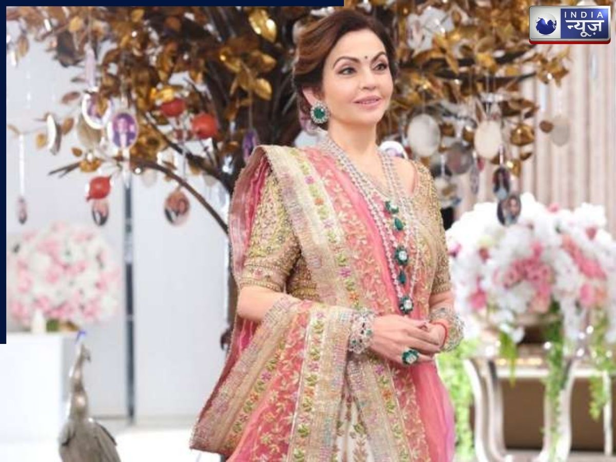 Layered emerald necklace - Photo Gallery