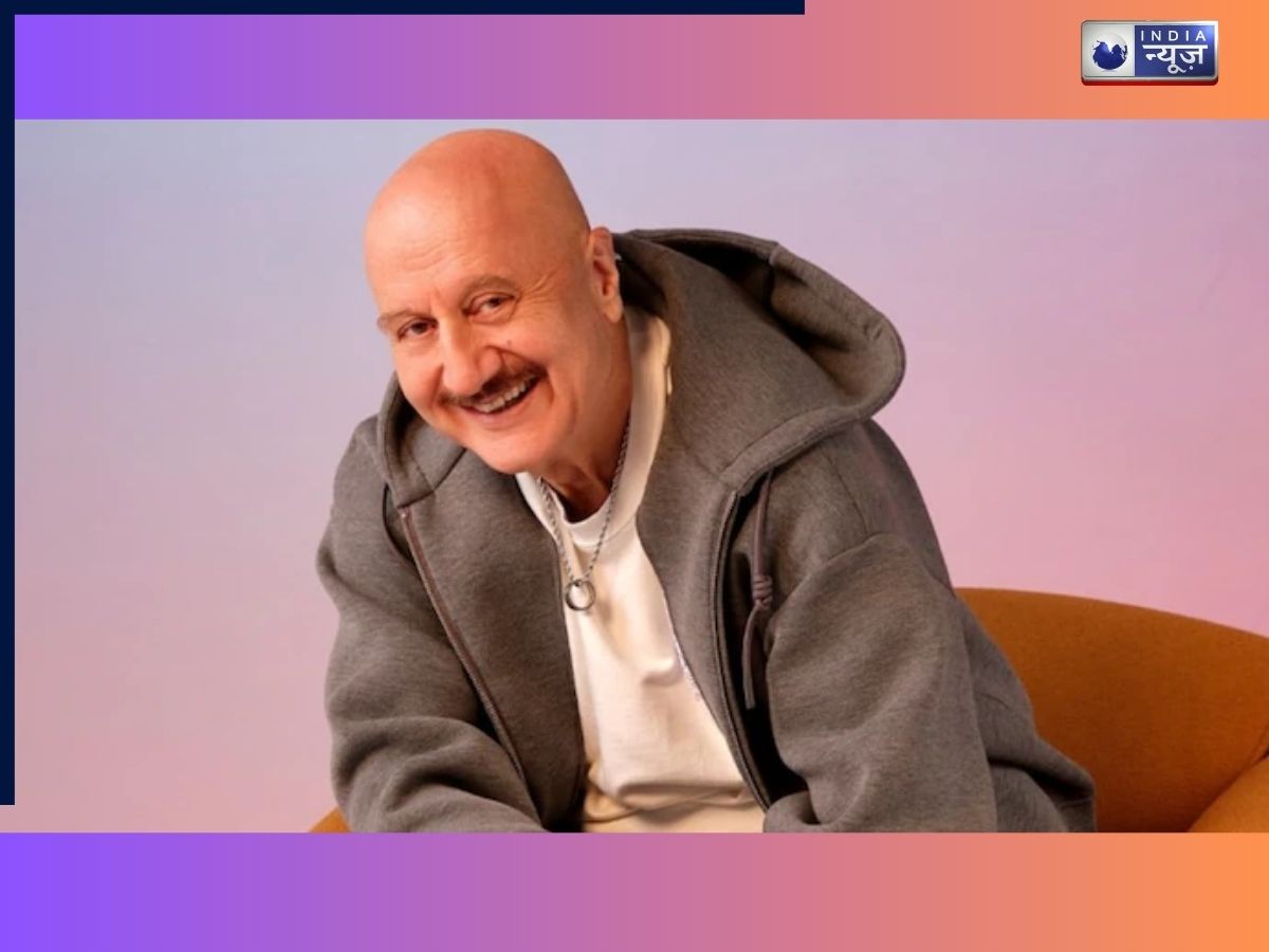 2025 को अनुपम खेर ने दी Poetic विदाई, लिखा: “रिश्ते भी अजीब थे, कुछ रोज ऑनलाइन, कुछ महीनों तक ‘सीन’ पर अटके रहे”