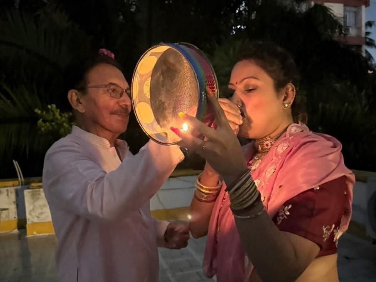 बुजुर्ग क्रिकेटर की लव स्टोरी… 28 साल छोटी लड़की से शादी, हनीमून के लिए दिया कोचिंग पद से इस्तीफा - Gallery Image