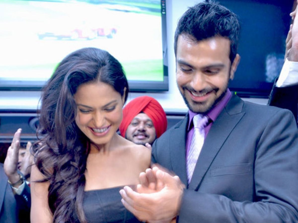 Ashmit Patel was after Veena Malik - Photo Gallery