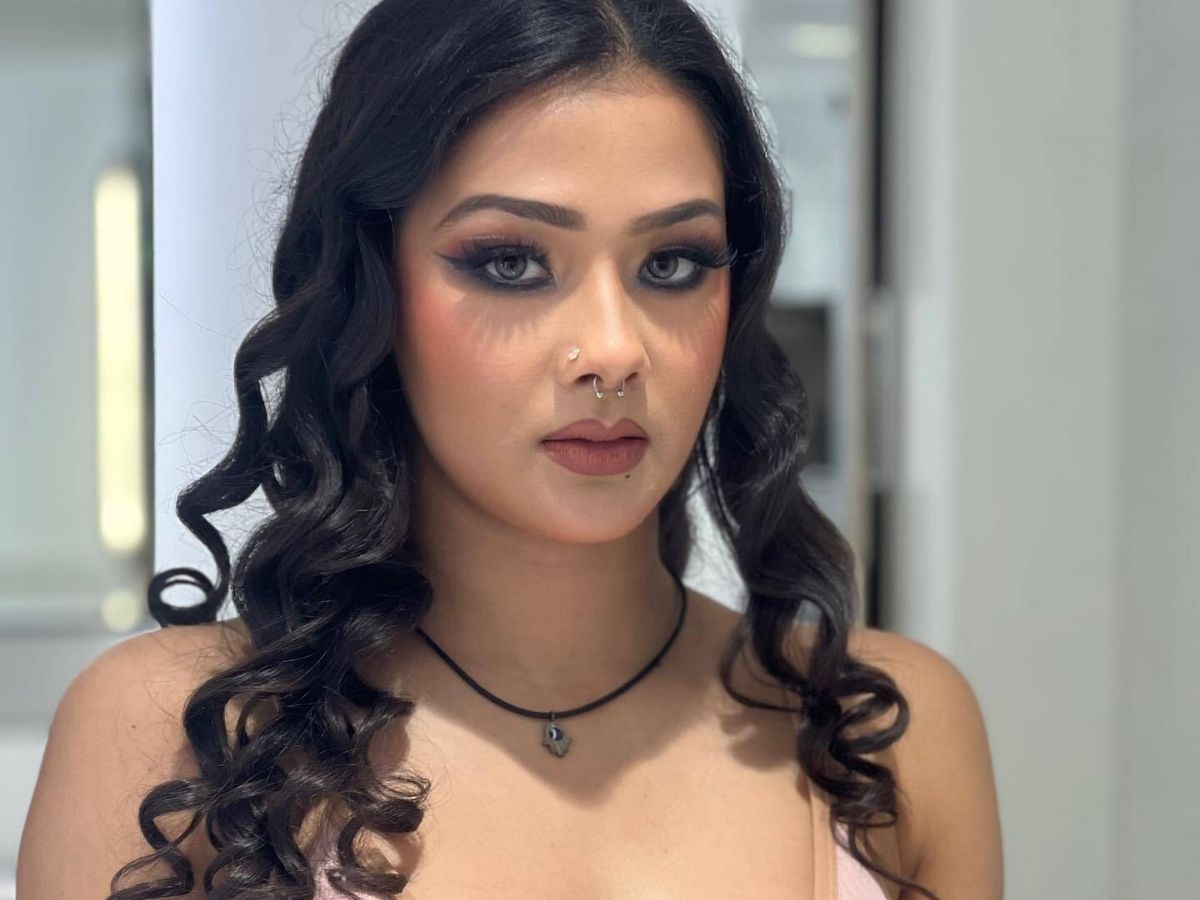 Namrata Malla’s Bold Saree Style Breaks the Internet - Photo Gallery