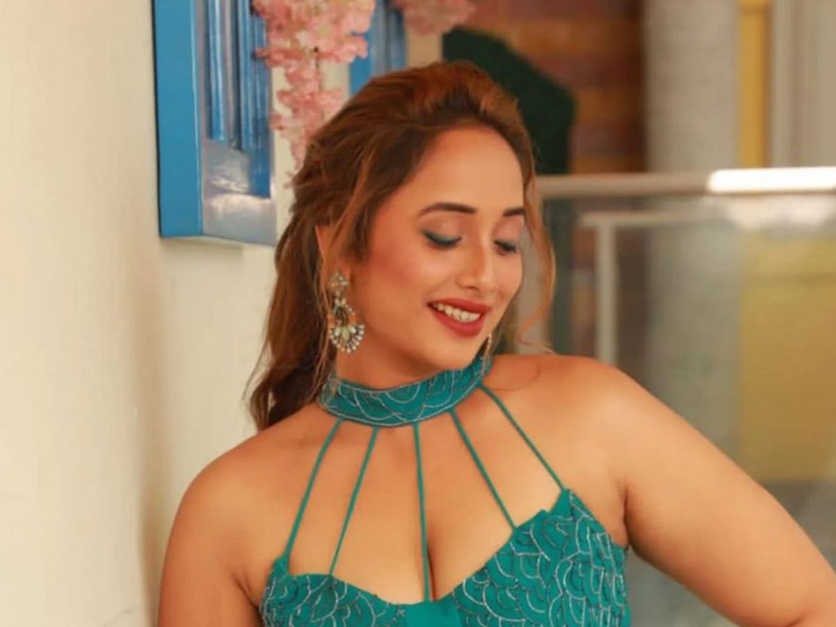 Rani Chatterjee Turns Heads in Traditional Saree Look - Photo Gallery