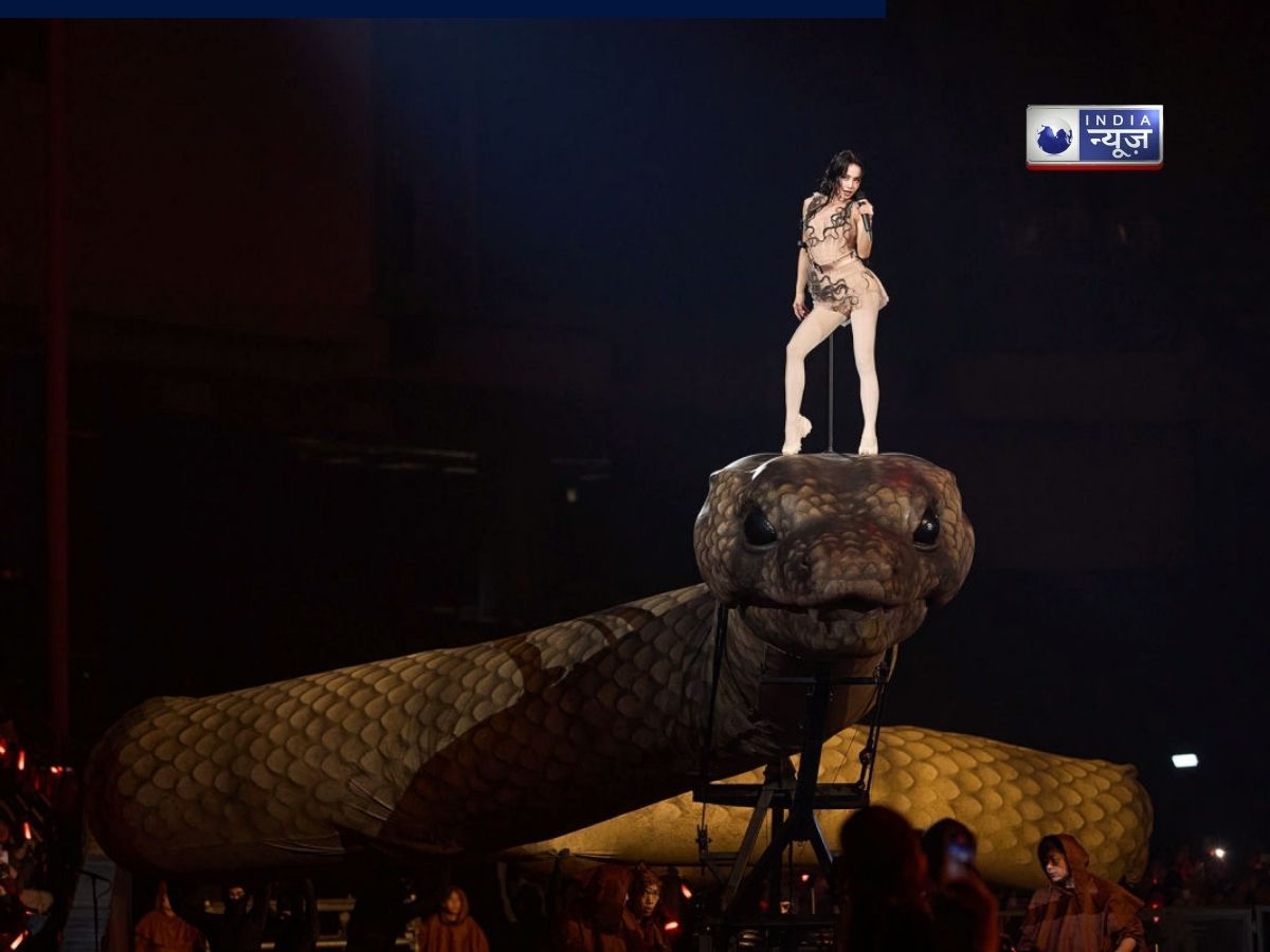 जोलिन त्साई ने 30 मीटर लंबे सांप पर खड़े होकर की एंट्री, सोशल मीडिया पर वीडियो वायरल