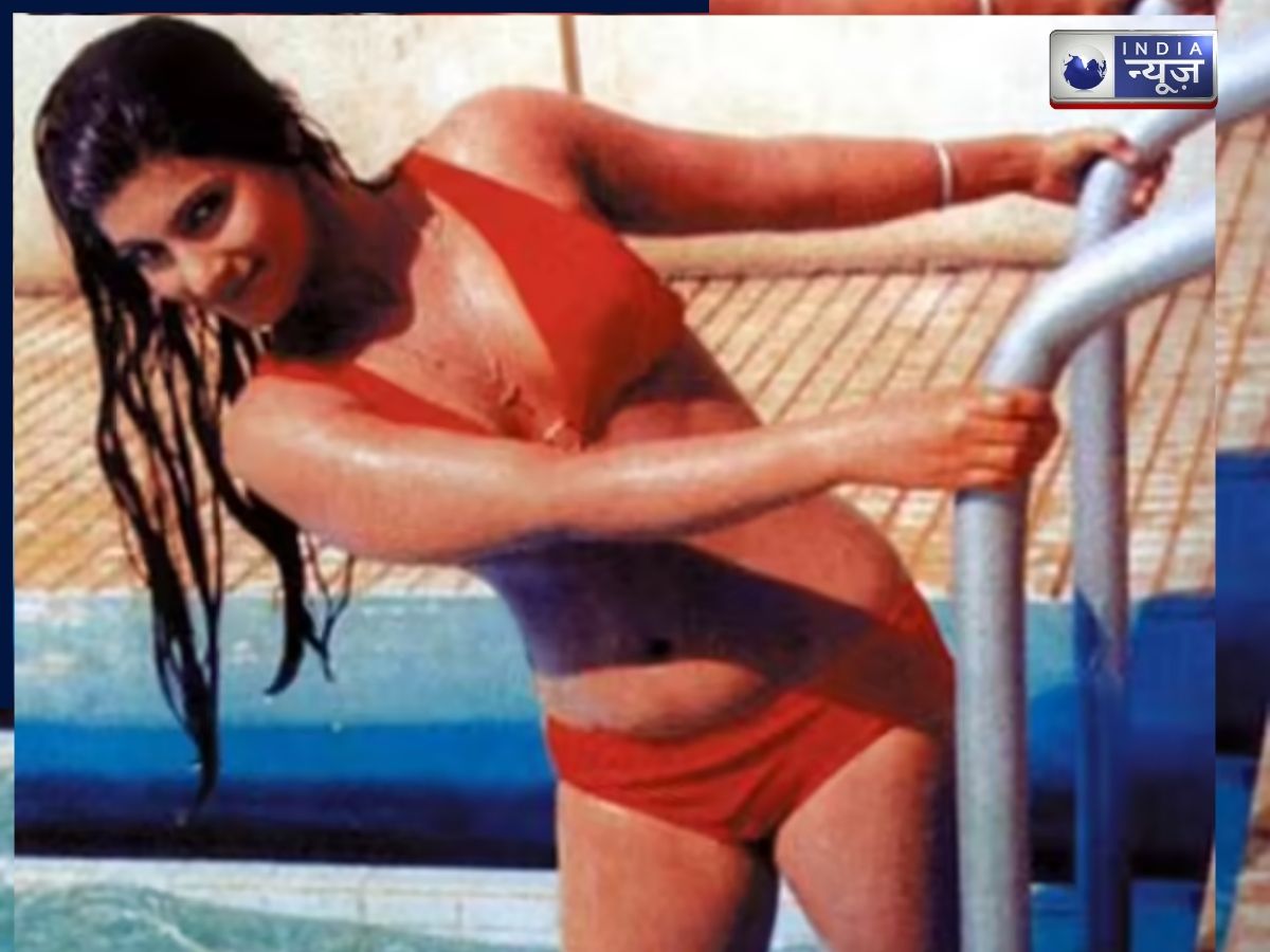 Dimple Kapadia Bold Look - Photo Gallery