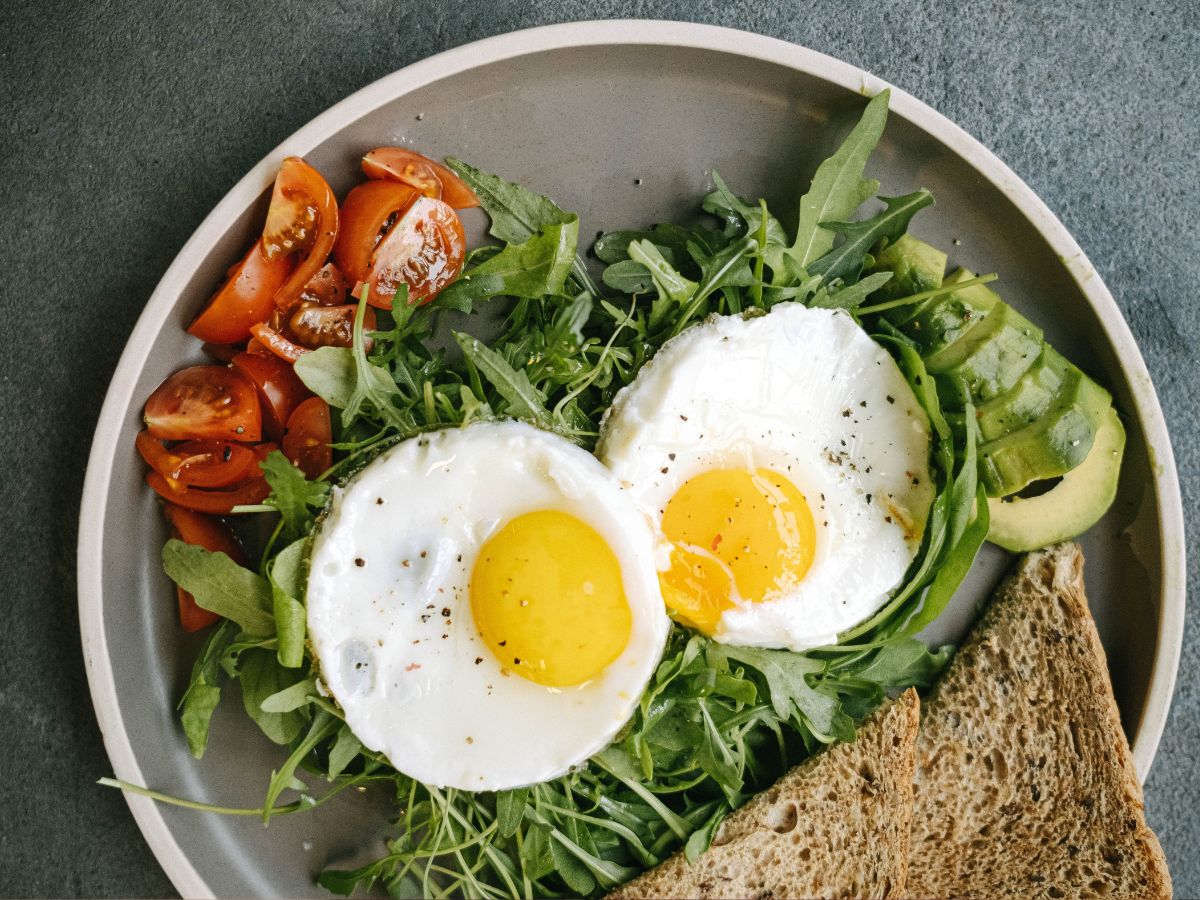 अंडे खाने के फायदे हो जाएंगे डबल… अगर साथ में खाएंगे कच्ची सब्जियों समेत 5 चीजें, जानिए इस कॉम्बिनेशन के फायदे - Gallery Image