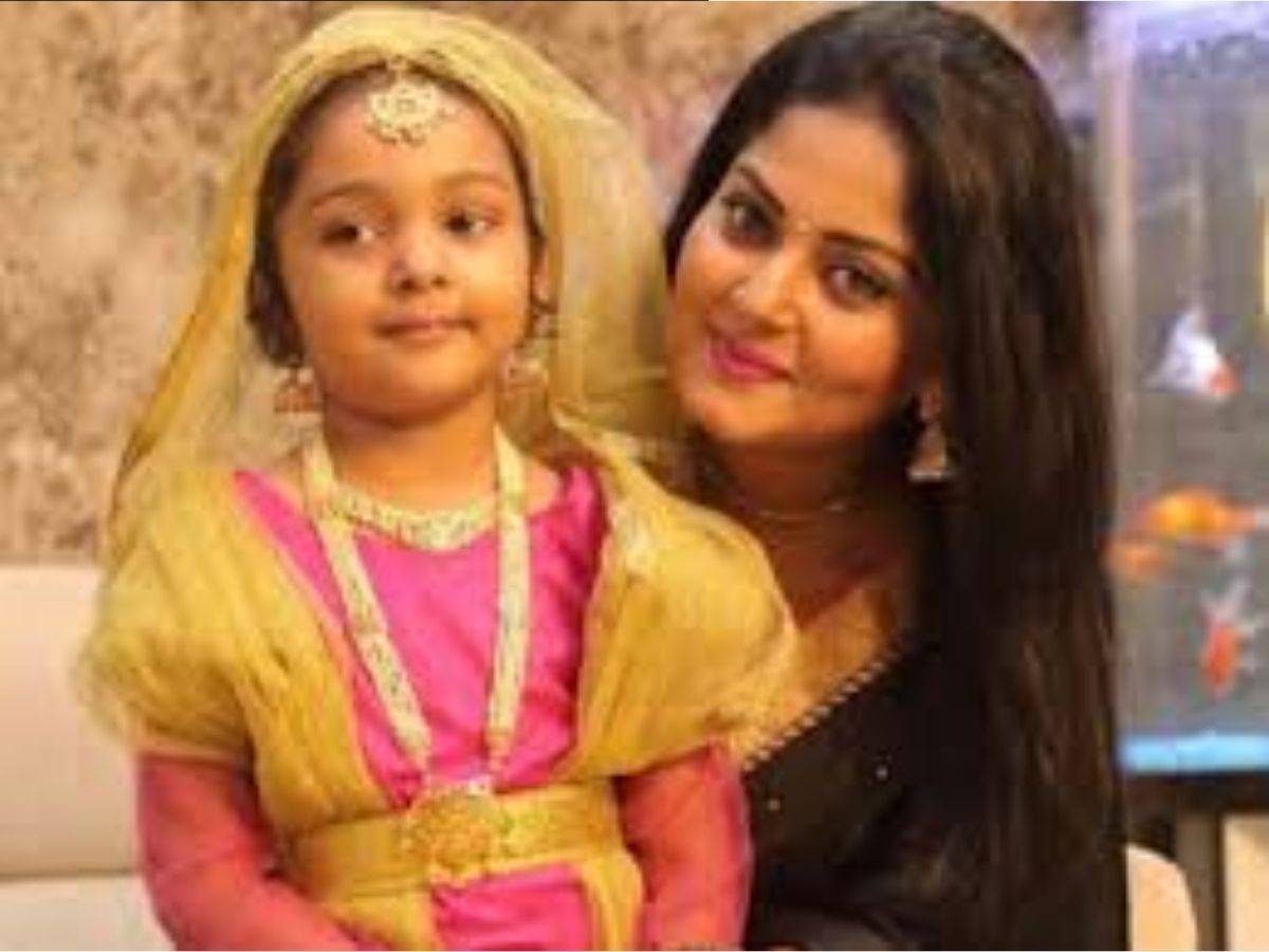 सड़क हादसे में भोजपुरी क्वीन अंजना सिंह की मौत की खबर? माला चढ़ी तस्वीर देख उड़े होश, जानें क्या है हकीकत - Gallery Image