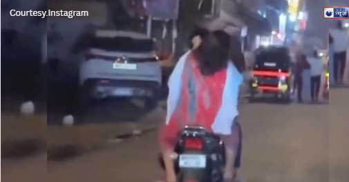 पति चला रहा था बाइक, पीछे बैठी पत्नी ने कर दी धुलाई! इस पति का हाल देख लड़कों को नानी याद आई!