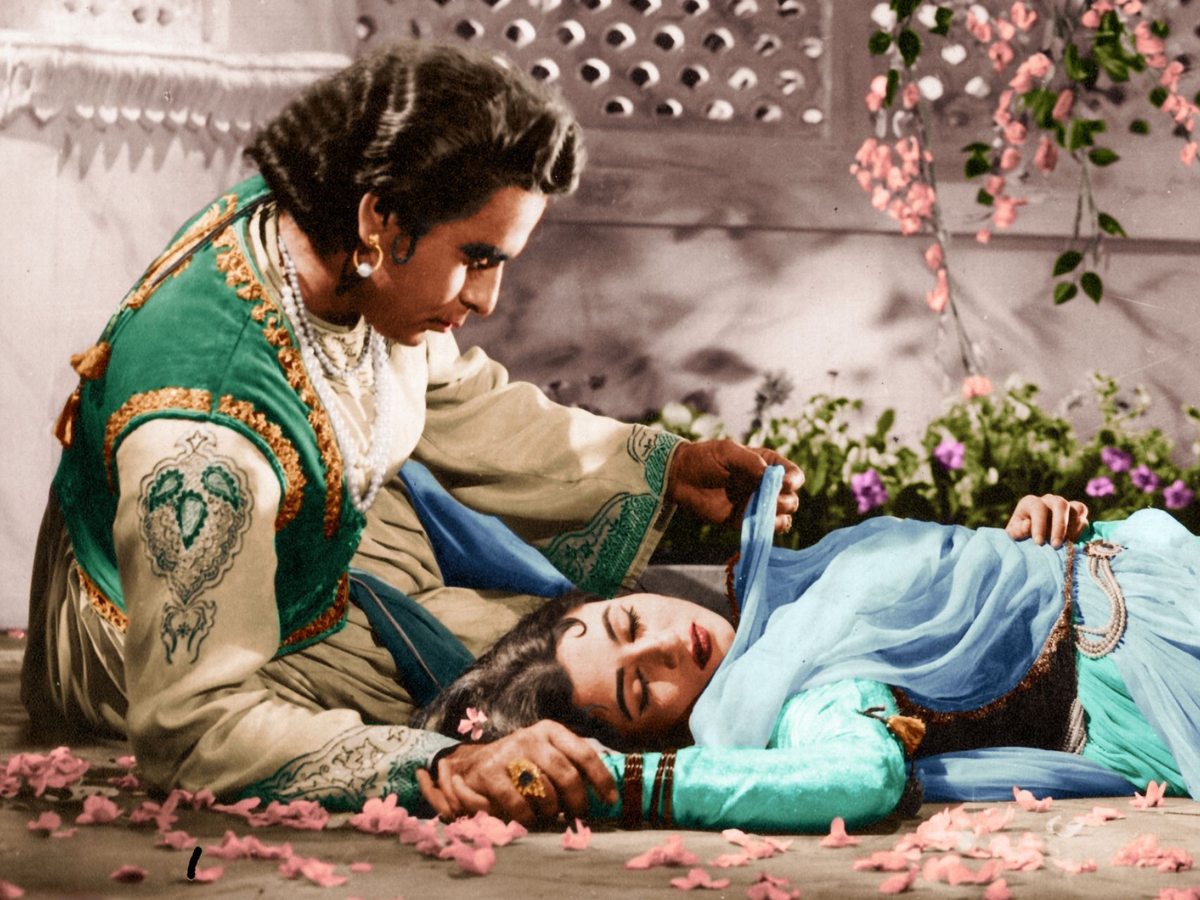 16 साल में बनकर तैयार हुई एक ऐसी फिल्म, जिसकी टिकट मिलना हो गया था मुश्किल, सोना पड़ता था लोगों को सड़क पर, जानें नाम