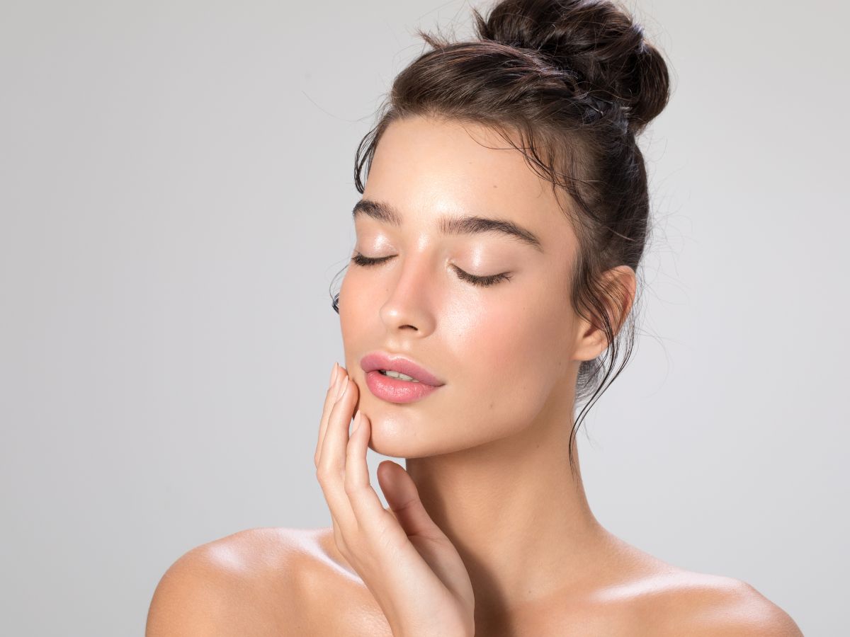 स्किन पर आएगा नेचुरल ग्लो..! बुढ़ापे में भी चेहरे पर रहेगा जवानी वाला नूर, बस इस सफेद चीज का करना होगा इस्तेमाल - Gallery Image