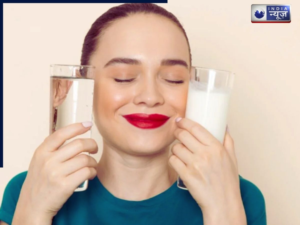 Raw Milk On Face: चेहरे पर कच्‍चा दूध लगाने से म‍िलते ह‍ैं ढेरों फायदे, स्किन को ग्लोइंग बनाने के लिए अपनाएं ये तरीका!