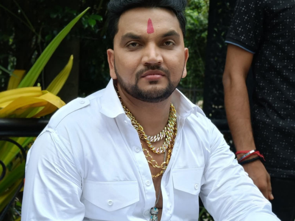 Bhojpuri singer Gunjan Singh's songs create a stir - Photo Gallery