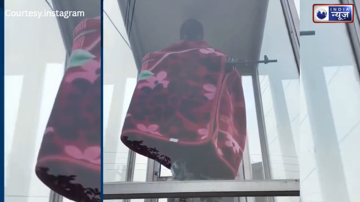 ममता की मिसाल: जम्मू की सर्दी में शहीद बेटे की फिक्र, मां ने मूर्ति को गर्म कपड़ों से ढका!