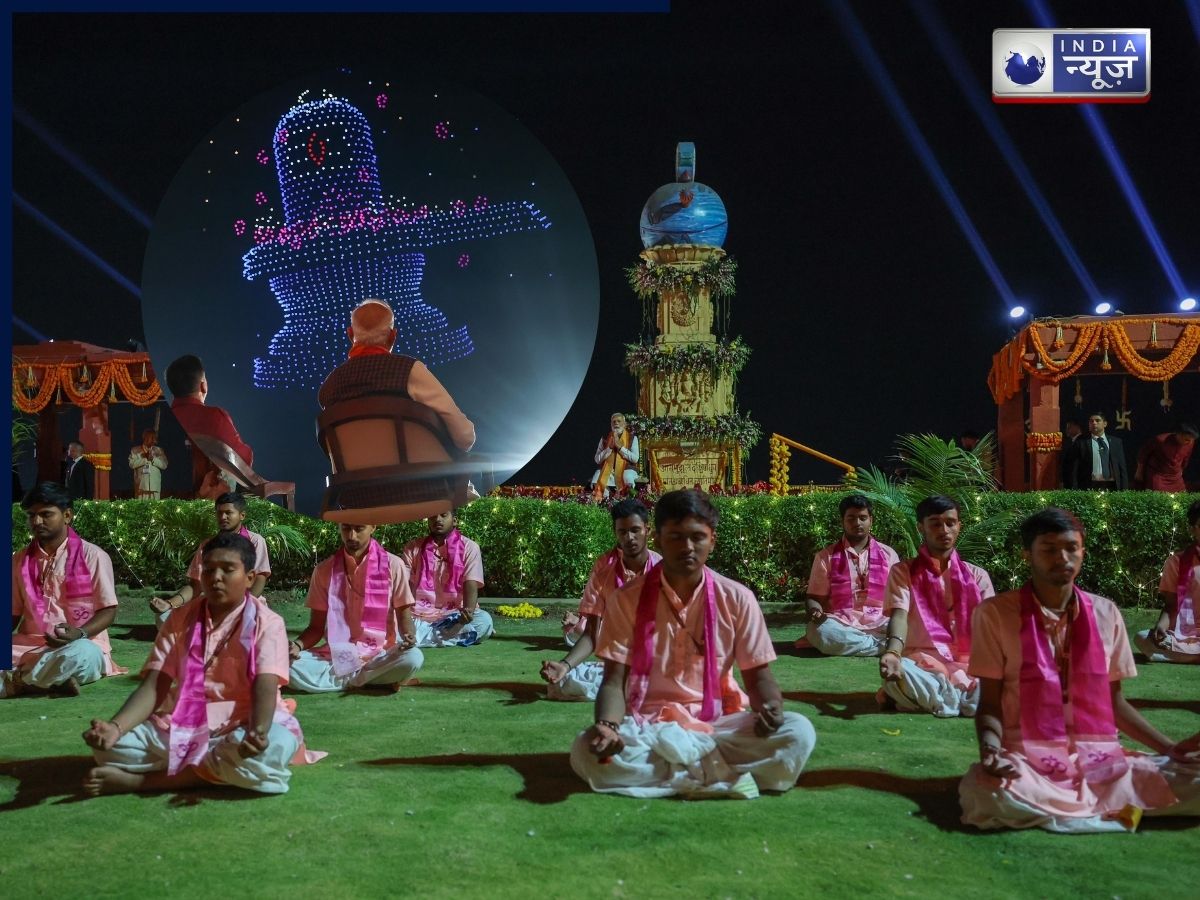 A grand drone show was organized on the coast of the Arabian Sea - Photo Gallery