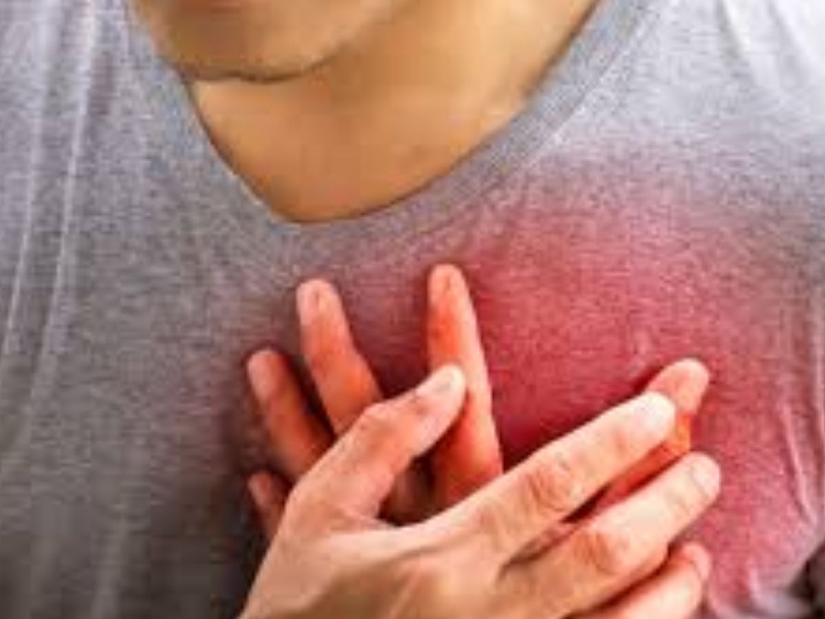 Heart Attack: ये वो 9 लक्षण… जो दिल का दौरा पड़ने से 1 महीने पहले शरीर में दिखाई देते हैं! सावधान रहें - Gallery Image