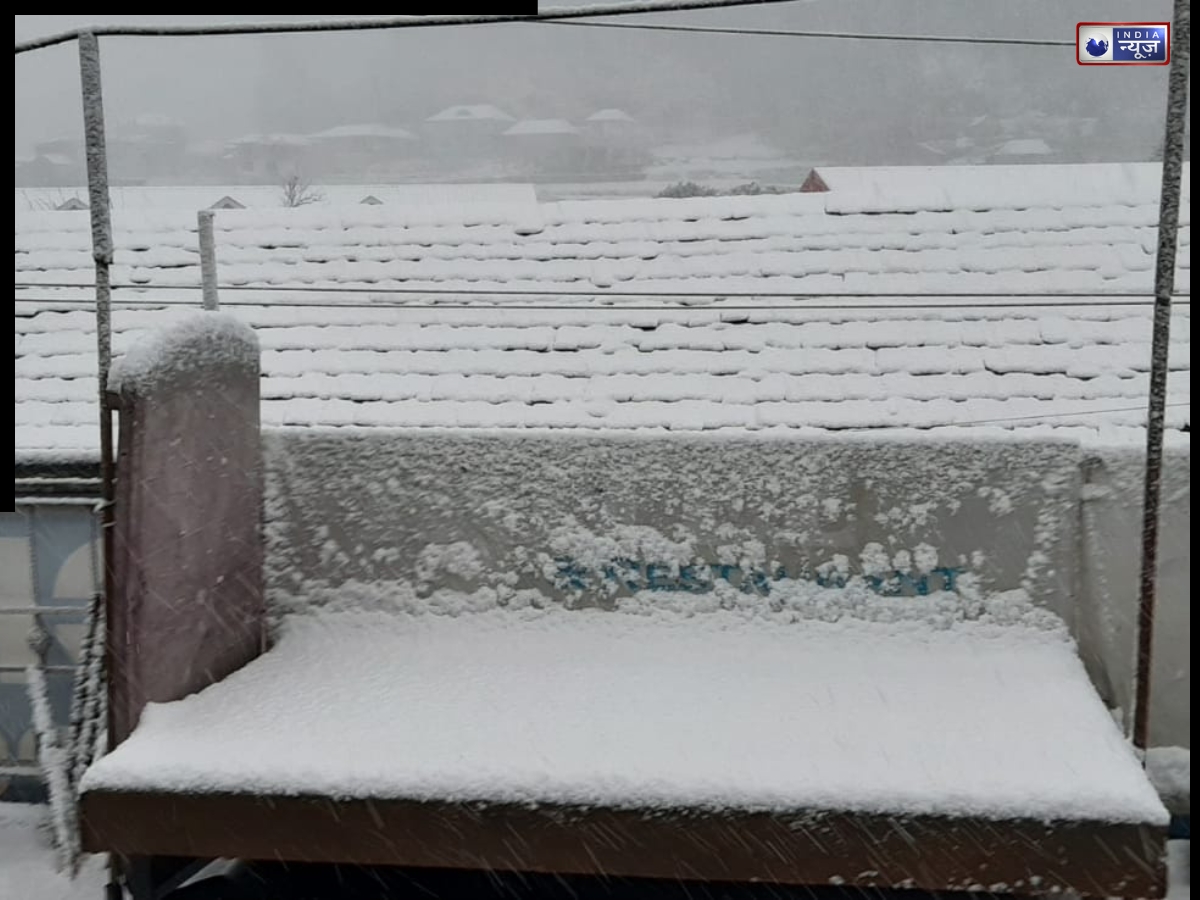 Hearing the news of snowfall, tourists headed towards the mountains - Photo Gallery