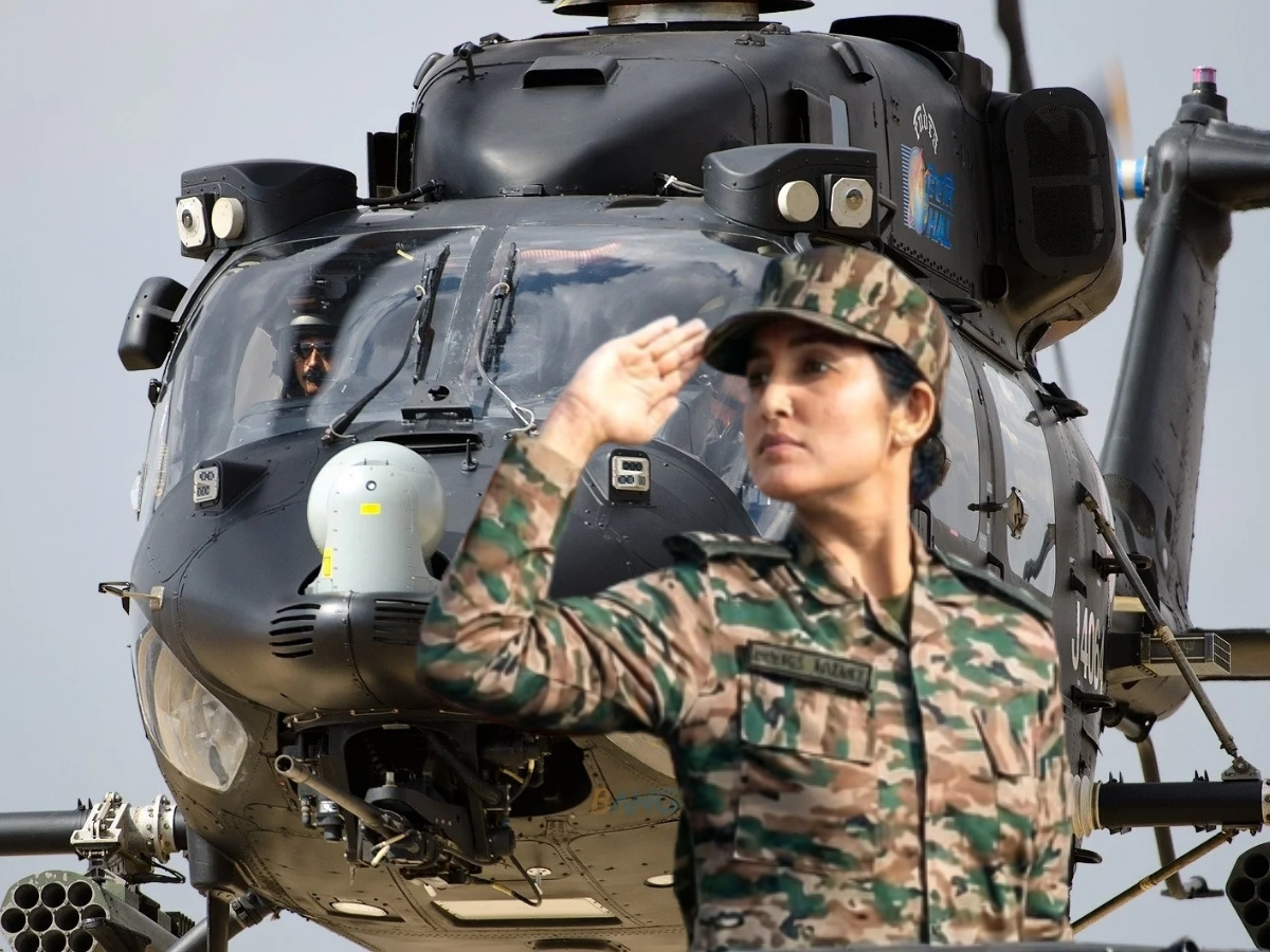 Indian Army Story: भारतीय सेना की कौन है कैप्टन हंसजा शर्मा, जो 27 की उम्र में बनी पहली महिला रुद्र हेलीकॉप्टर पायलट