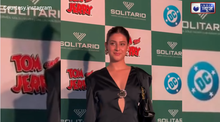 Isha Malviya ने फ्लॉन्ट किया अपना ‘Deep Cleavage’ लुक, लाइमलाइट लूटने में नहीं छोड़ी कोई कसर!