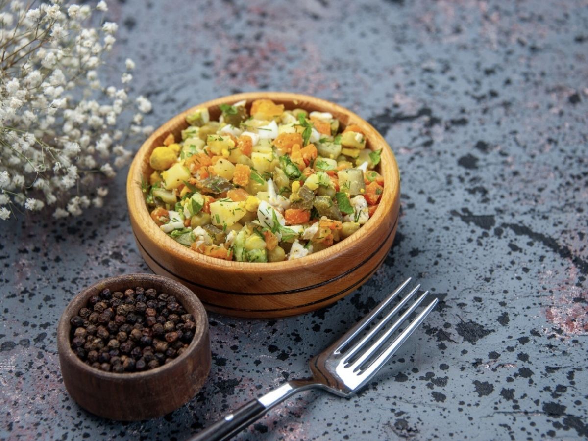 सर्दियों में त्वचा, बाल और पाचन रहेगा दुरुस्त, रुजुता दिवेकर ने बताए 3 देसी सुपरफूड्स - Gallery Image