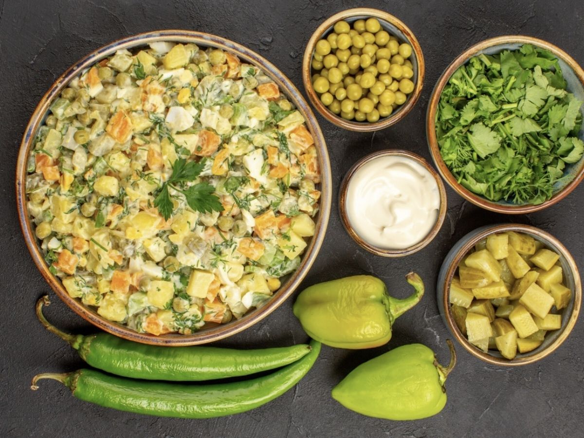 सर्दियों में त्वचा, बाल और पाचन रहेगा दुरुस्त, रुजुता दिवेकर ने बताए 3 देसी सुपरफूड्स - Gallery Image