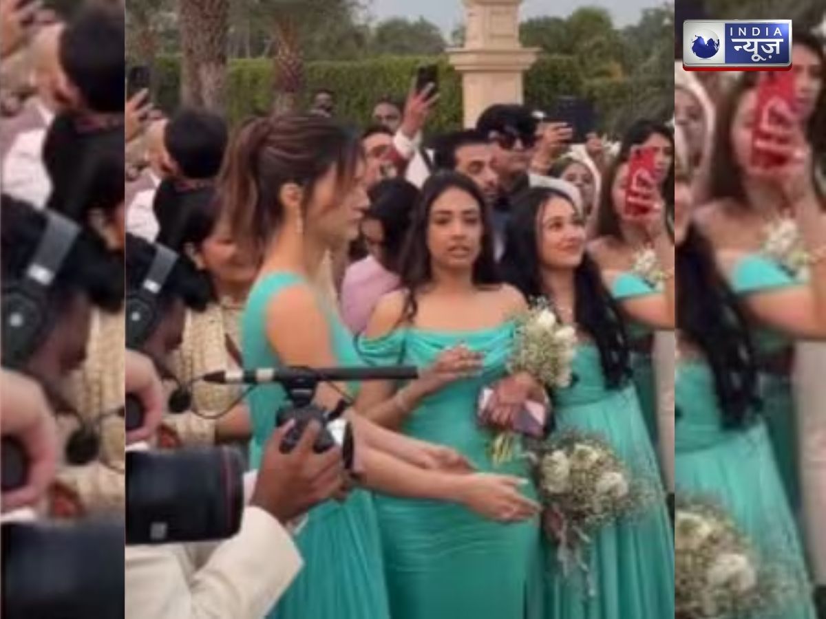 Kriti in Nupur Sanon Marriage - Photo Gallery