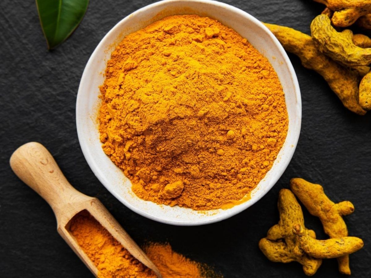 Haldi Ke Upay: कड़ी मेहनत के बाद भी नहीं मिल रही सफलता? हल्दी के ये टोटके करेंगे कमाल - Gallery Image