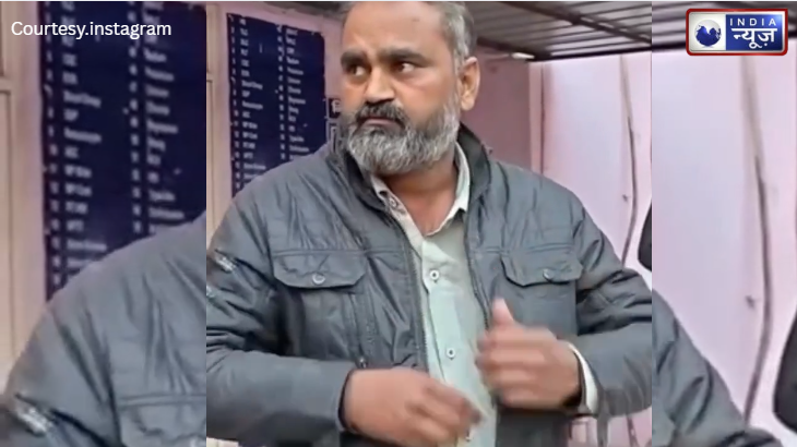 गजब की हिम्मत! सांप के डसने के बाद उसे ही पकड़कर जेब में डाला; मथुरा अस्पताल में मच गया हड़कंप…