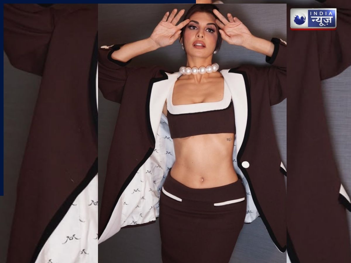 Mid Rub Flaunt - Photo Gallery