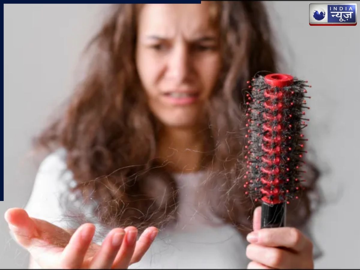 रोज का नॉर्मल हेयर फॉल कब टेंशन कि बात, कितने बालों का झड़ना है नॉर्मल? जानें,गंजेपन के शुरुआती संकेत