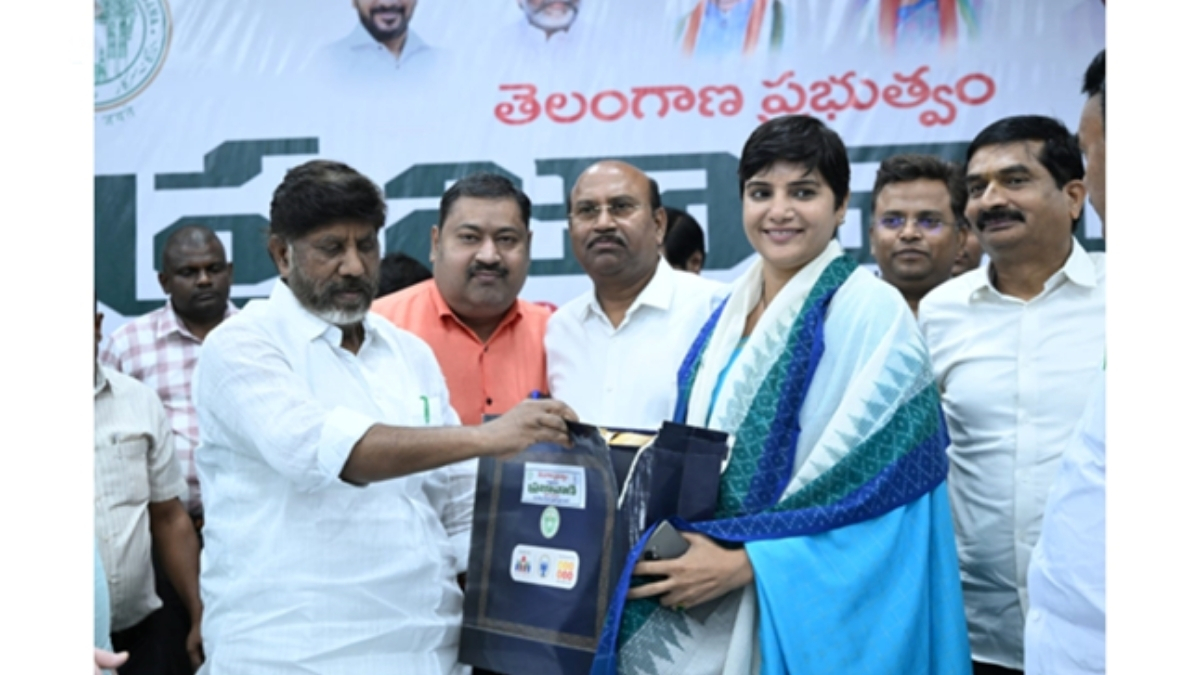 উদ্ভাবনের সেরা দৃষ্টান্ত: ভারতের প্রথম হোয়াটসঅ্যাপ-ভিত্তিক অভিযোগ নিষ্পত্তি ব্যবস্থার জন্য ‘চেঞ্জ মেকার’ আইএএস হরি চন্দনা সম্মানিত