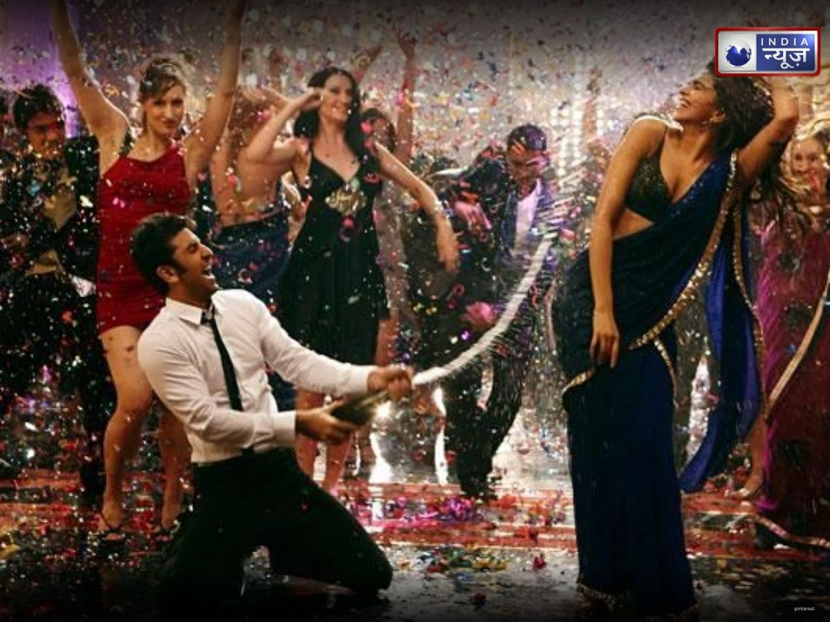 Ranbir Kapoor and Deepika Padukone romance in Yeh Jawaani Hai Deewani - Photo Gallery