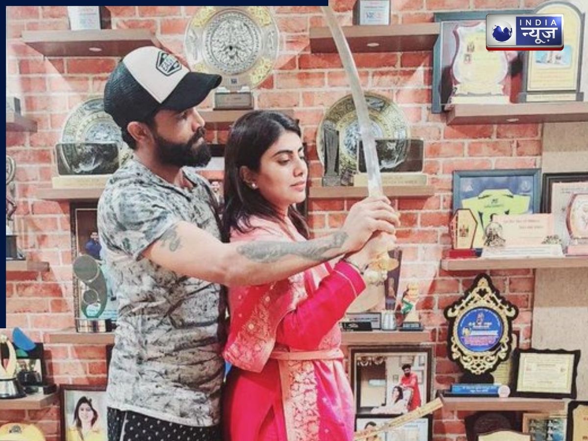 पति क्रिकेटर, तो पत्नी सत्ताधारी… विधायक रिवाबा के प्यार में कैसे गिरा भारत का ये स्टार ऑलराउंडर? पढ़ें रोमांचक लव स्टोरी - Gallery Image