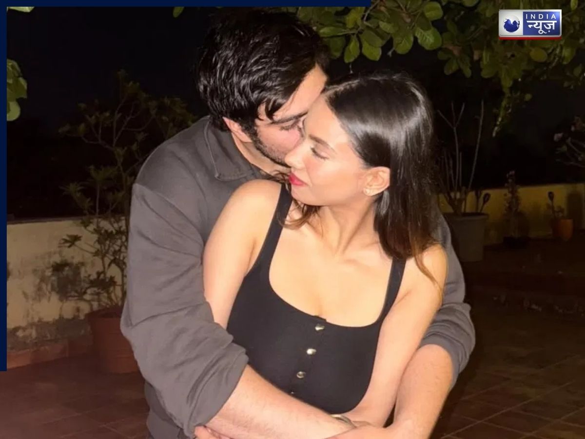 Malaika Arora and Sonakshi Sinha Congratulates Ayaan Agnihotri - Photo Gallery