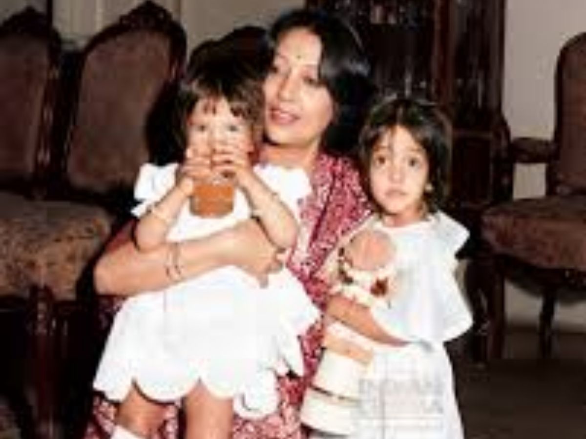 riya sen - Photo Gallery