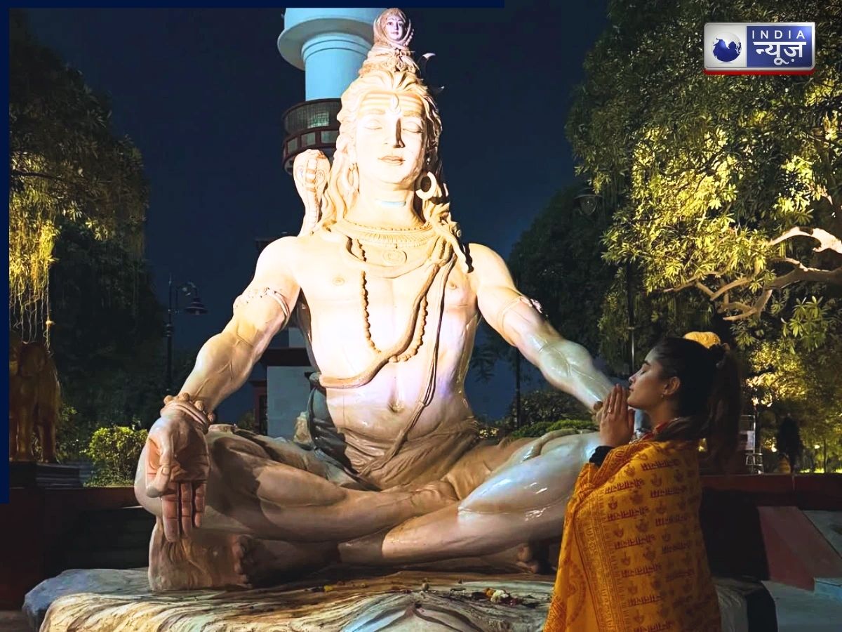 Rasha is a devotee of Shiva - Photo Gallery