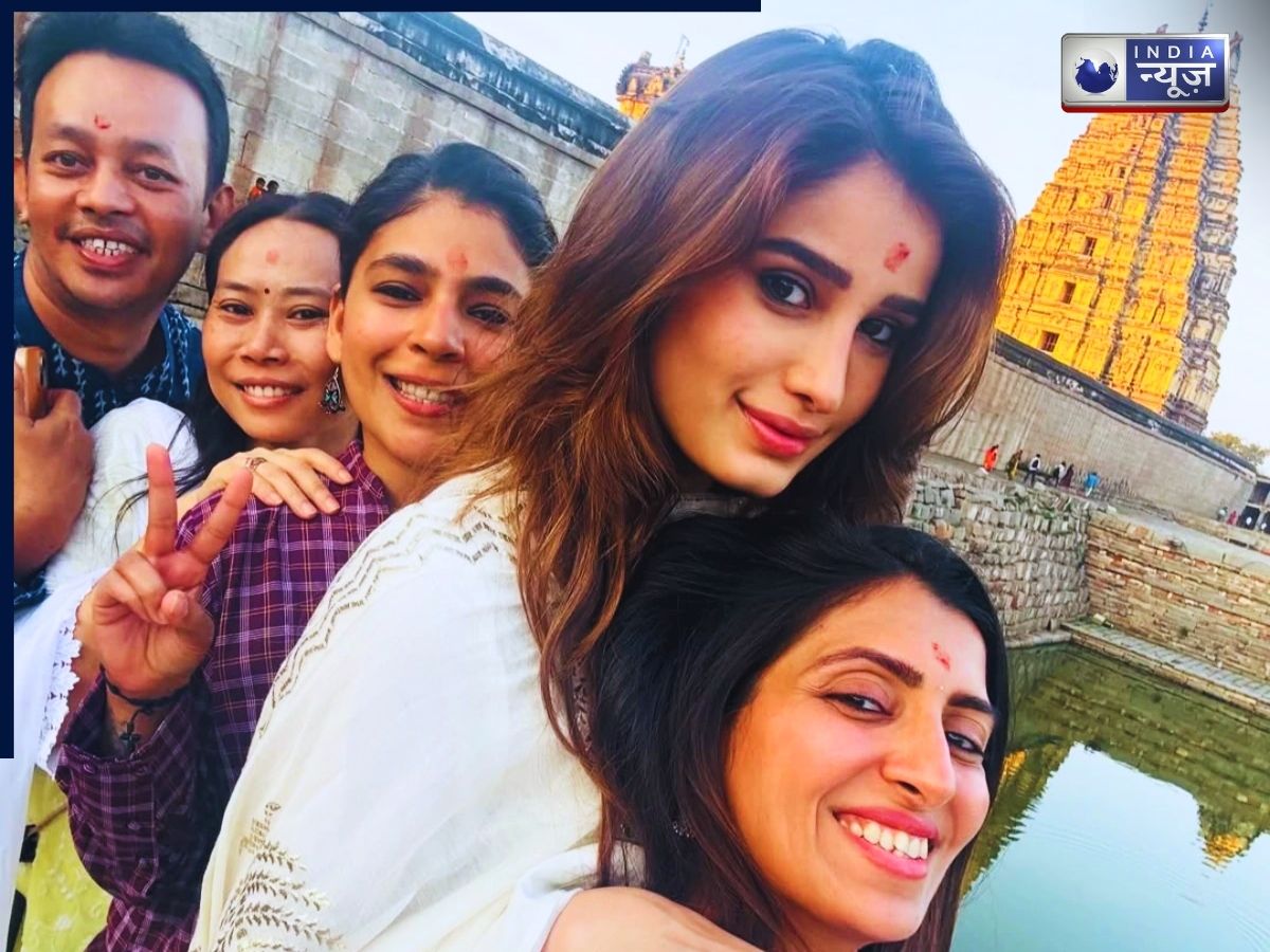 Actress at a temple in Karnataka - Photo Gallery