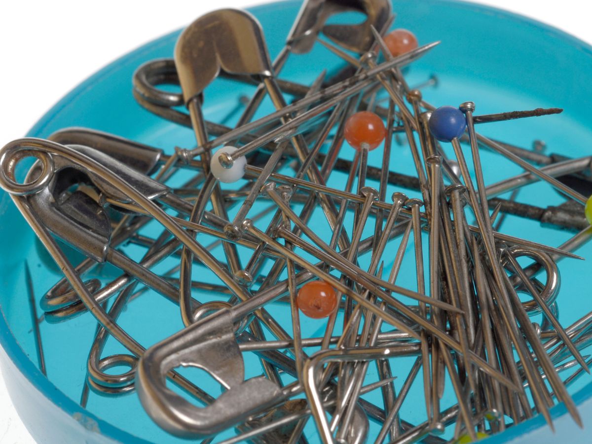 Safety Pin: क्या आप जानते हैं कि सेफ्टी पिन में यह छेद क्यों होता है? बहुत से लोगों को नहीं होगी सही जानकारी! - Gallery Image