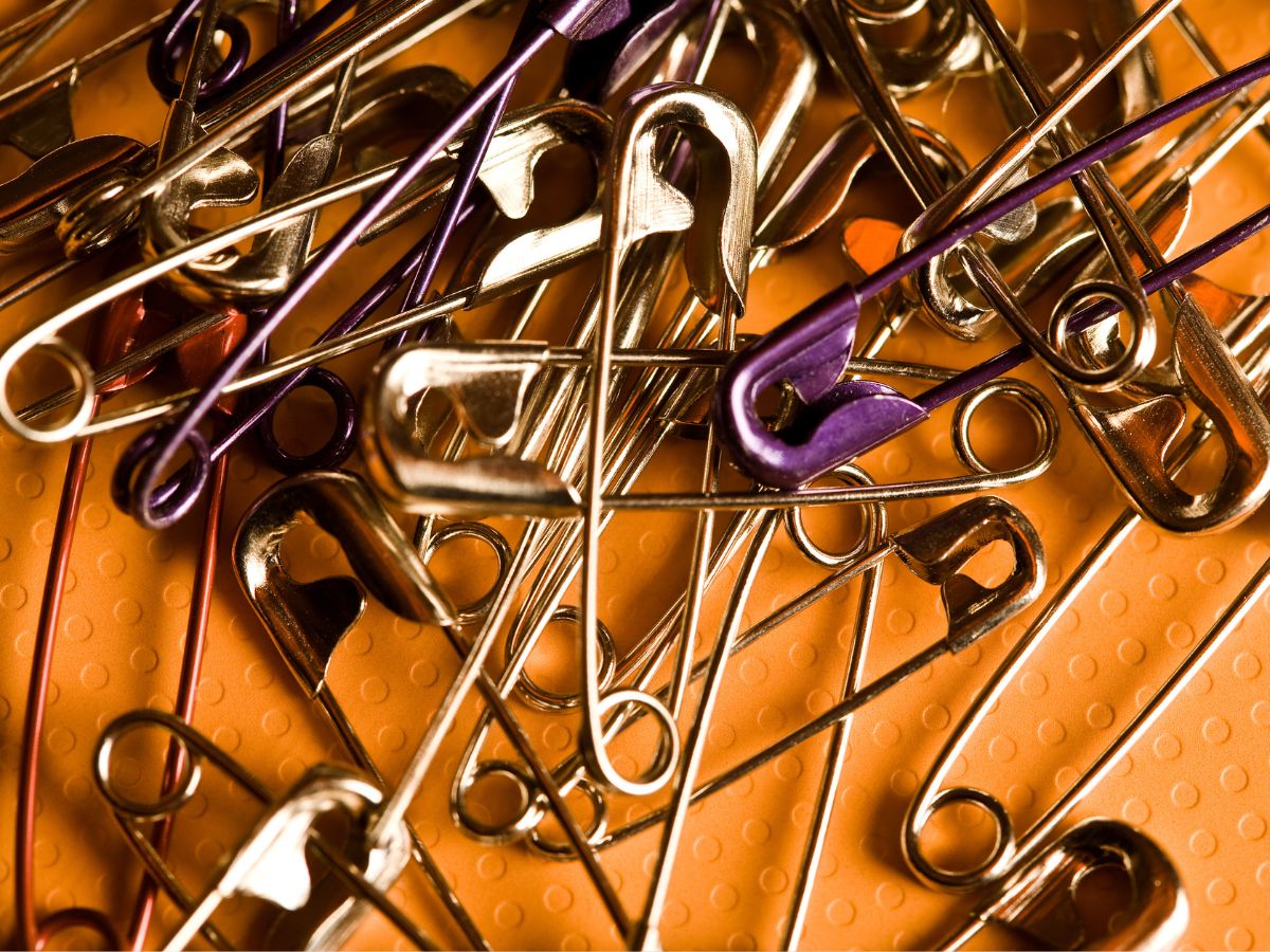 Safety Pin: क्या आप जानते हैं कि सेफ्टी पिन में यह छेद क्यों होता है? बहुत से लोगों को नहीं होगी सही जानकारी! - Gallery Image