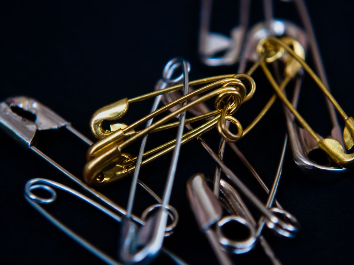 Safety Pin: क्या आप जानते हैं कि सेफ्टी पिन में यह छेद क्यों होता है? बहुत से लोगों को नहीं होगी सही जानकारी! - Gallery Image