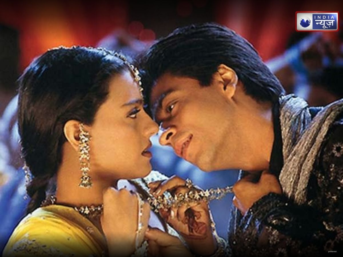 Shahrukh Khan and Kajol's romantic scene in Kabhi Khushi Kabhie Gham - Photo Gallery