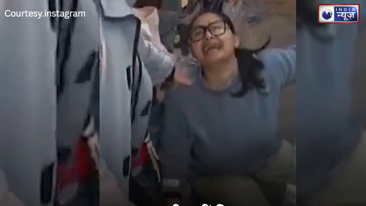 क्या ग्राहक हमेशा भगवान होता है? 2 घंटे तक सामान दिखाने के बाद फेरा मुंह वीडियो देखकर आप भी रह जाएंगे दंग!