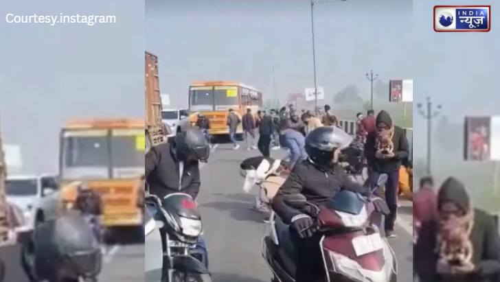 ट्रक से गिरा ‘खजाना’ या कुछ और? Hapur में जिसे चांदी समझकर बटोरने के लिए भिड़ गए लोग!