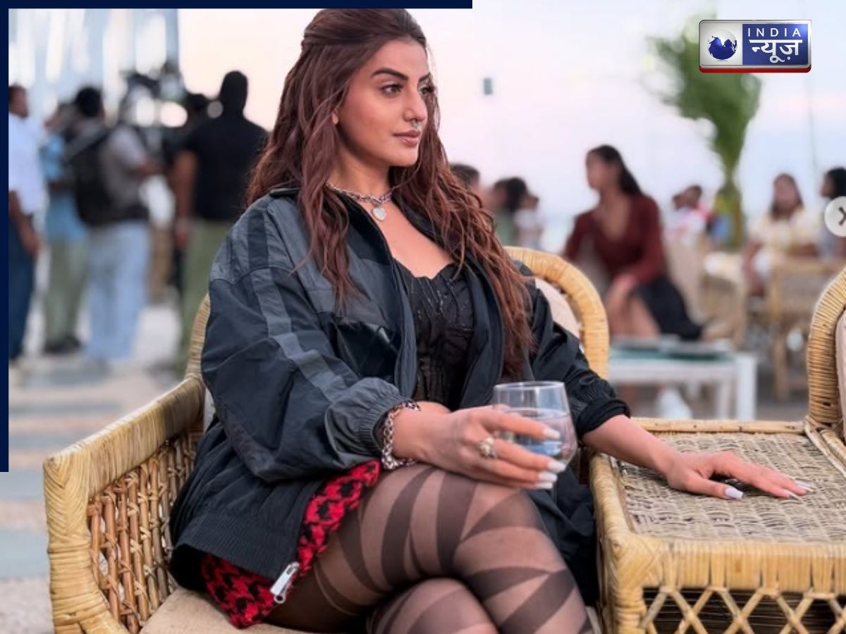 Skirt with Sheer Stockings - Photo Gallery